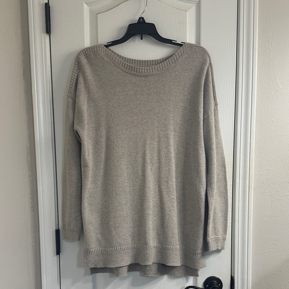 Old Navy Women's Light tan Crew Neck Sweater